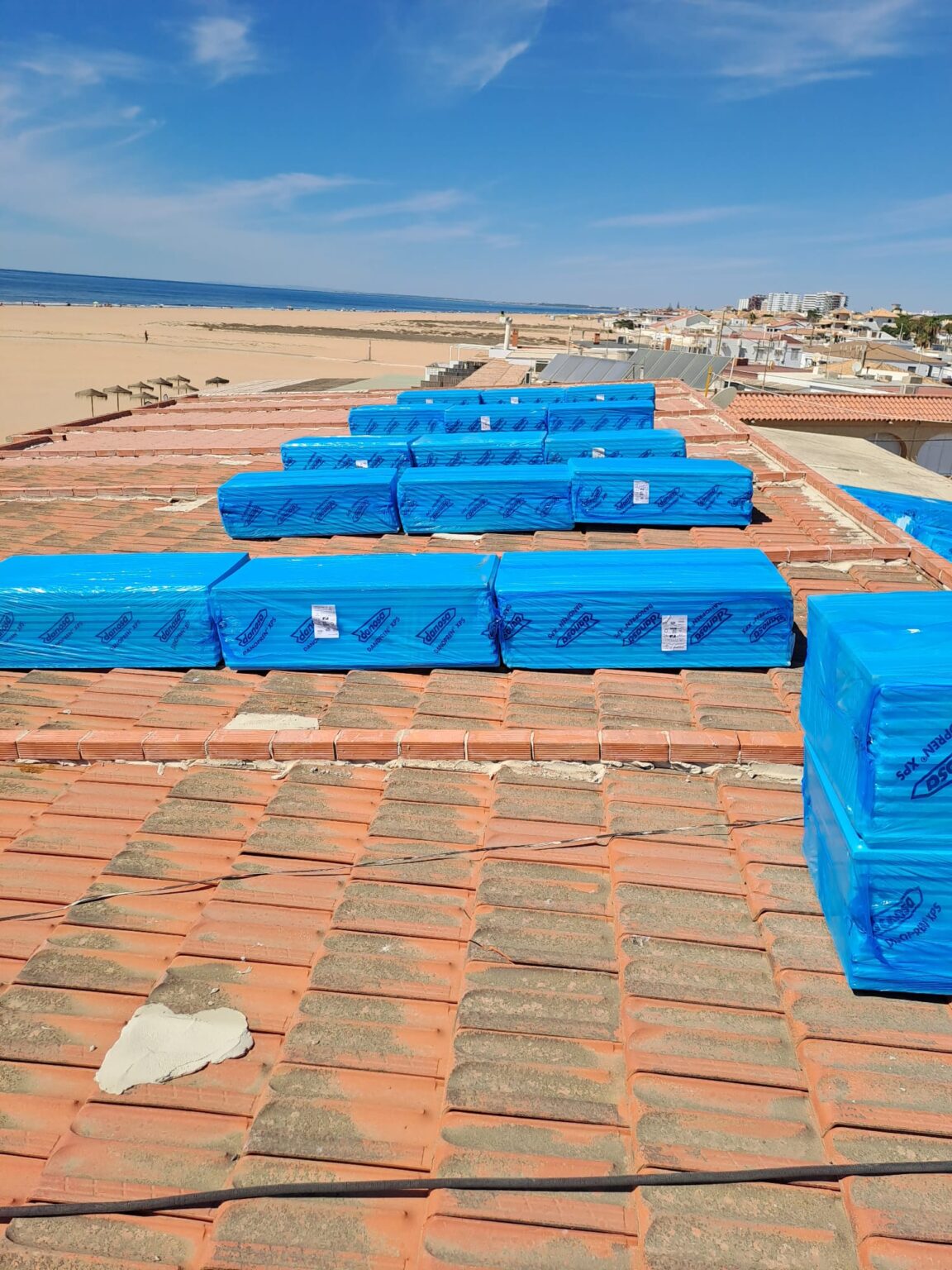 Reparación de tejados de teja árabe con materiales de alta calidad en Huelva