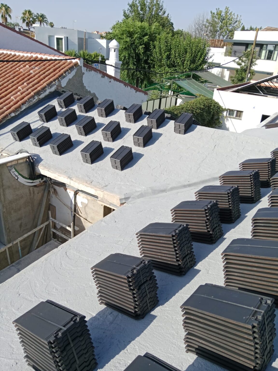 Construcción de tejados nuevos en Huelva con teja cerámica y árabe